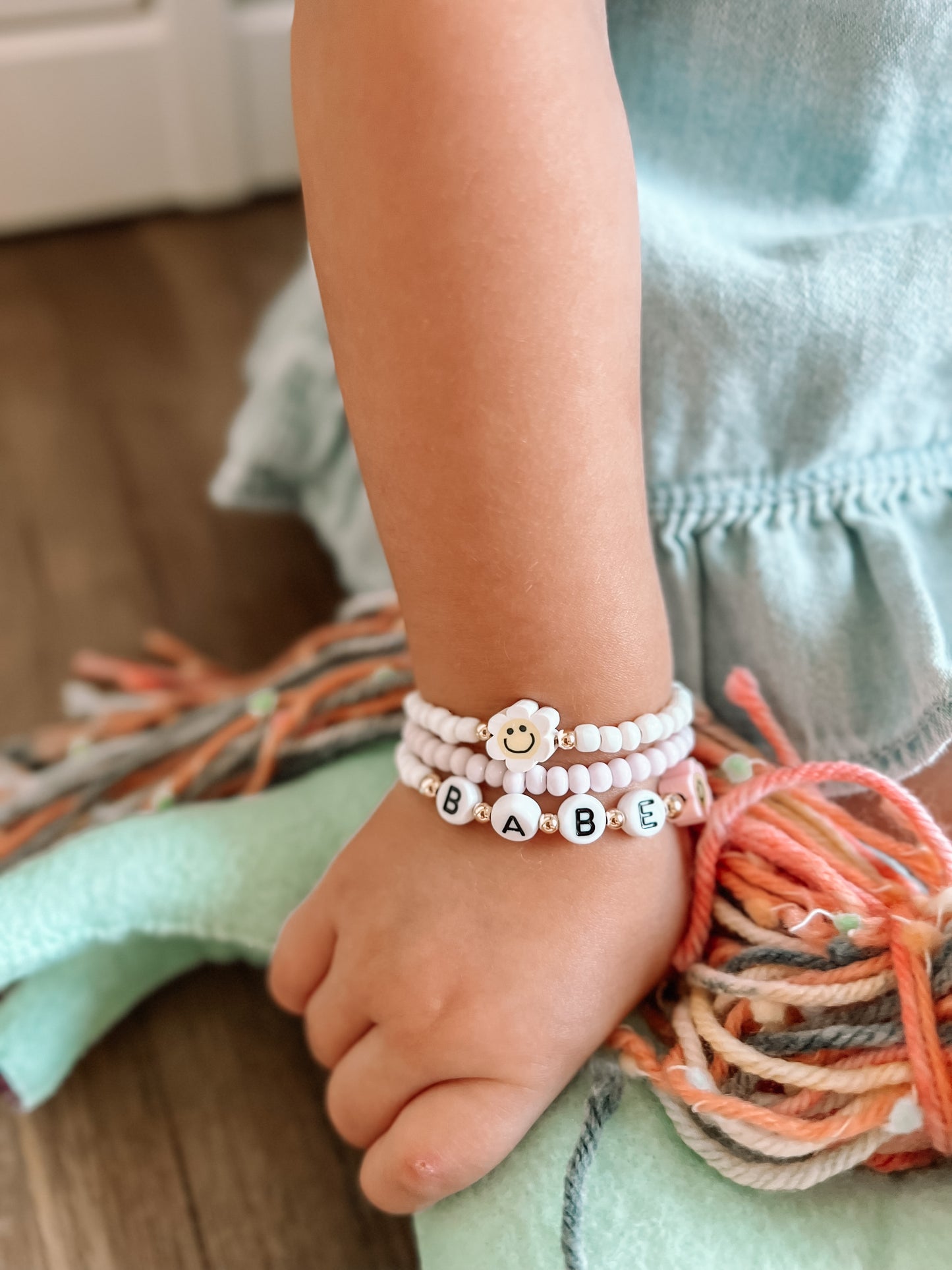 happy daisies bracelet